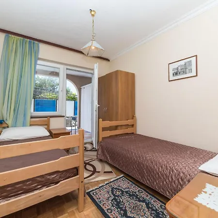 Two-bedroom In Okrug Gornji