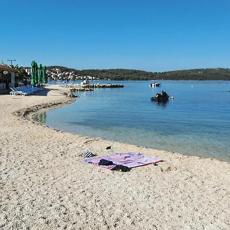 Two-bedroom In Okrug Gornji Τρογκίρ