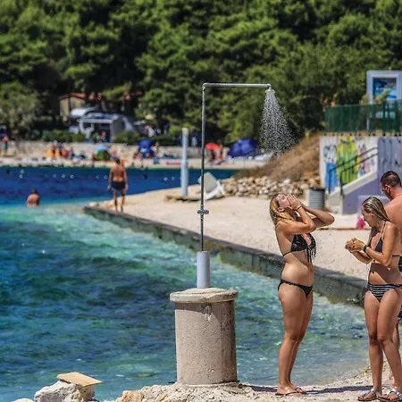 Two-bedroom In Okrug Gornji *