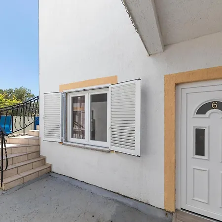 Two-bedroom In Okrug Gornji Διαμέρισμα Τρογκίρ