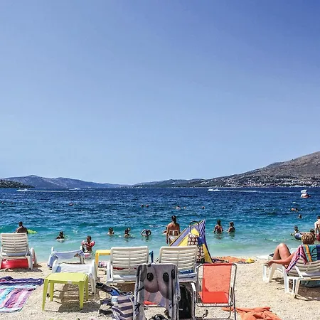 Two-bedroom In Okrug Gornji *