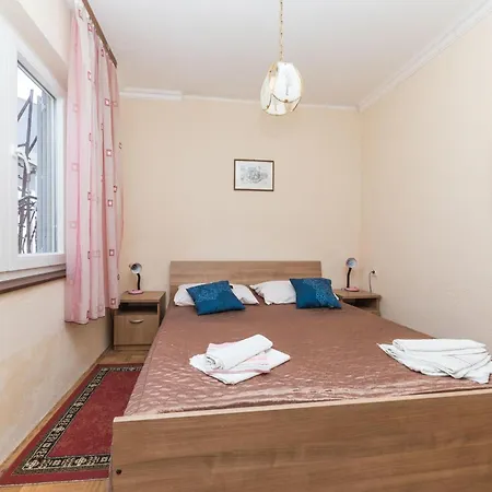 公寓 Two-bedroom In Okrug Gornji 特罗吉尔