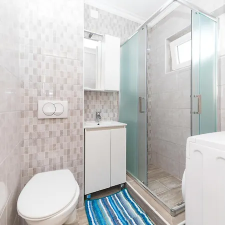 Two-bedroom In Okrug Gornji * 特罗吉尔