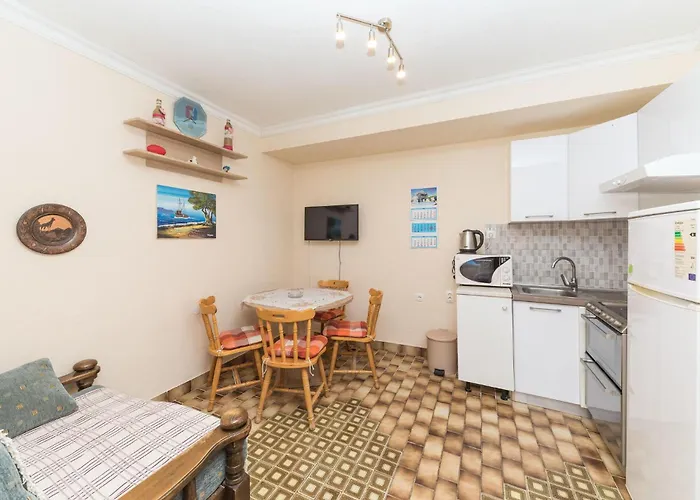 Two-bedroom In Okrug Gornji Appartement