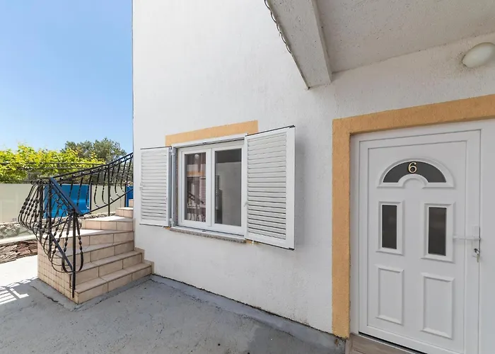 Two-bedroom In Okrug Gornji Appartement Trogir